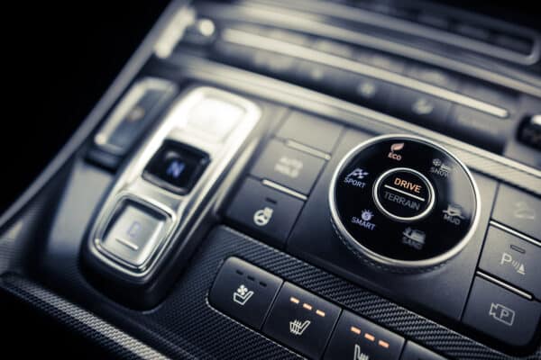 Smart Wheels, Smart Travels: How Car Tech Shapes Your Journey